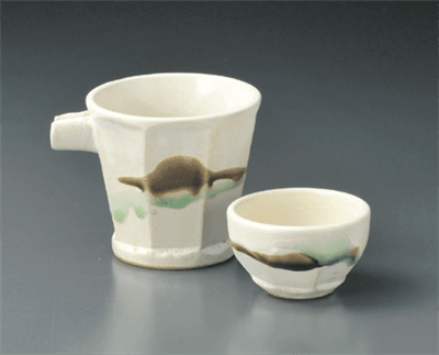 白釉色流し冷酒器