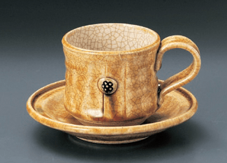 黄瀬戸花紋コーヒー碗皿（碗と受け皿セット）